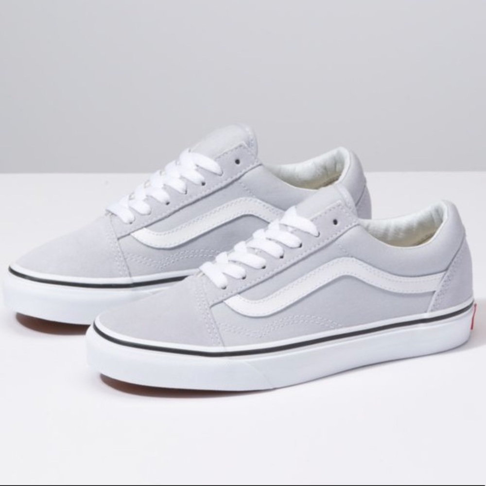 VANS Old Skool Classic Sneaker - size 6.5